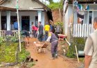 Sinergitas-Polisi-Bersama-TNI-dan-BPBD-Tangani-Banjir-dan-Bersihkan-Material-Longsor-di-Kediri
