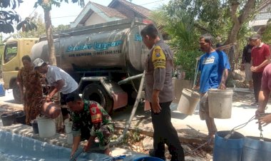 Polres-Lamongan-Kembali-Droping-Air-Bersih-Untuk-Warga-di-4-Kecamatan