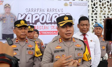 Polisi-Baik-Hati-Ajak-Ratusan-Warga-Trenggalek-dan-Tukang-Becak-Sarapan-Bareng