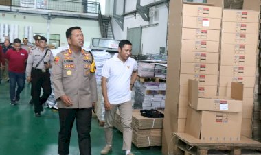 Kapolresta-Sidoarjo-Pastikan-Logistik-Pemilu-2024-Aman