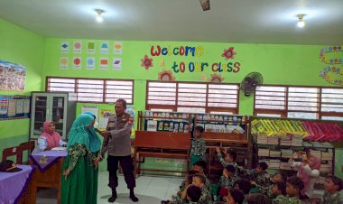 Temui-Pelajar,-Kanit-Binmas-Polsek-Taman-Edukasi-Bahaya-Bullying