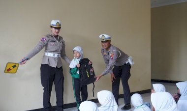 Satlantas-Polresta-Sidoarjo-Edukasi-Tertib-Lalu-Lintas-pada-Pelajar