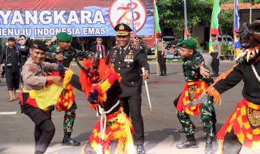Angkat-Kearifan-Lokal-di-Hari-Bhayangkara-ke-78,-Polres-Tuban-Pentaskan-Tarian-Thak-thakan