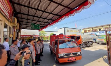 Polres-Lamongan-Salurkan-112-Ribu-Liter-Air-Bersih-Untuk-Warga-Terdampak-Kemarau-di-16-Desa-6-Kecamatan