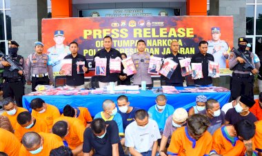 Operasi-Tumpas-Narkoba-Semeru-2024,-Polres-Gresik-Berhasil-Amankan-39-Tersangka-Pengedar-Sabu-dan-Okerbaya