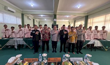Divisi-Humas-Polri-Gelar-Sosialisasi-Bahaya-Radikalisme-di-Ponpes-Bumi-Sholawat-Sidoarjo