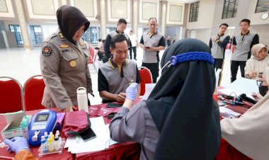 Sambut-Hari-Jadi-Humas-Polri-ke---73-Polda-Jatim-Gelar-Donor-Darah