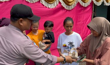 Di-Banyuwangi-Usai-Nyoblos-Dapat-Makan-Gratis-dari-Pak-Polisi