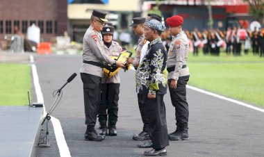 Asistensi-Kampung-Tangguh-dan-Polisi-RW,-Kapolda-Jatim-Pimpin-Apel-Besar-Petugas-Polmas-dan-Satkamling-Pasca-Pilkada