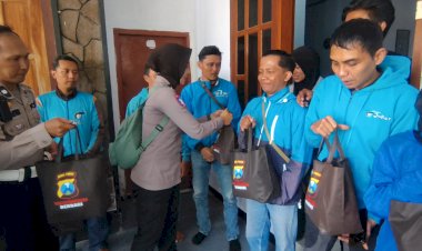Polri-Untuk-Masyarakat-:-Polres-Bondowoso-Berbagi-Sembako-Untuk-Ojol-Sambut-Hari-Lalu-Lintas-Bhayangkara-ke---70