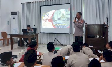 Satbinmas-Polresta-Sidoarjo-Edukasi-Antibullying-kepada-Santri-Ponpes-Al-Kautsar-Sukodono