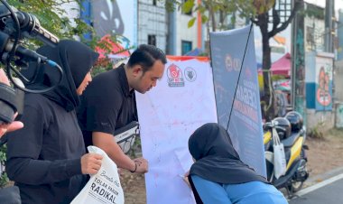 Densus-88-AT-Polri-Ajak-Masyarakat-Tolak-Radikalisme-dan-Bullying-melalui-Kampanye-Edukasi-di-Car-Free-Day-Makassar