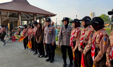 Pengamanan-Humanis-Polwan-Polresta-Sidoarjo-di-Car-Free-Day-Alun-alun