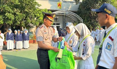 Wakapolresta-Sidoarjo-Buka-MPLS-SMAN-2-Sidoarjo,-Bekali-Pentingnya-Disiplin-Waspadai-Bahaya-Kenakalan-Remaja