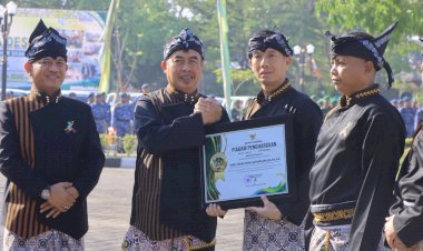 Dinilai-Berdedikasi-Jaga-Kondusivitas,-Polres-Madiun-Raih-Penghargaan-dari-Bupati