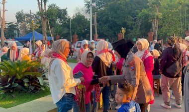 Polwan-Polresta-Sidoarjo-Amankan-Car-Free-Day-Alun-alun