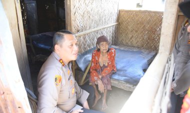 Polri-Peduli-Polres-Bondowoso-Santuni-Nenek-Sebatangkara