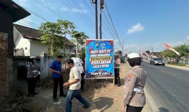 Polres-Jember-Masifkan-Edukasi-Berkendara-Aman-di-Titik-Rawan-Kecelakaan