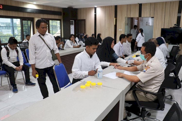 Polres Pelabuhan Tanjungperak Lakukan Pemeriksaan Kesehatan untuk Petugas SPPG