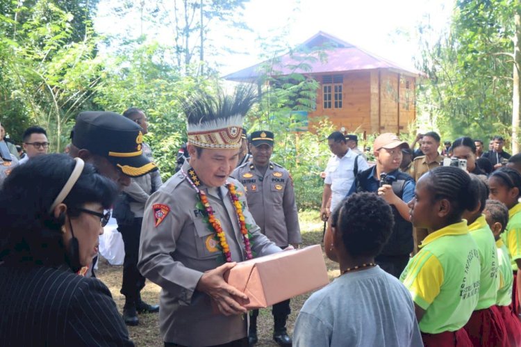 Astamaops Kapolri Berbagi Semangat Belajar Bersama Anak-Anak Papua di Pusat Olah Seni Wesaput