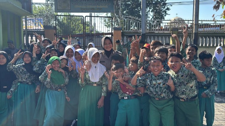 Polsek Tanggulangin Sambut Kunjungan MATSAMA MI Al Hikmah Kalidawir, Kenalkan Profesi Polisi Sejak Dini