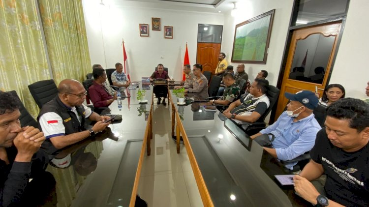 Bupati Flores Timur Beserta Kapolres, Dandim, Ketua DPRD serta Kedua Kepala Desa Satukan Langkah Wujudkan Percepatan Perdamaian Dua Desa yang Berselisih
